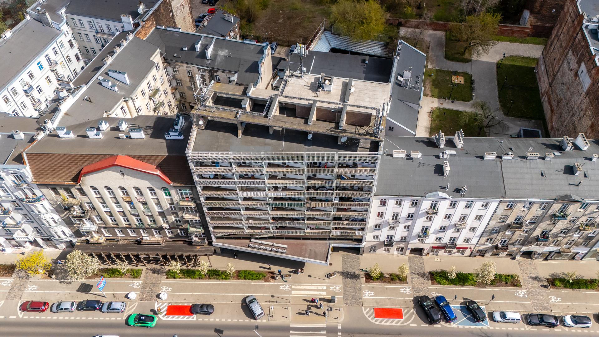 Blok przy Targowej 42 w Warszawie