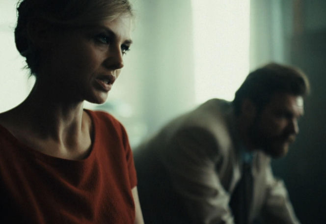 Czarna śmierć, odcinek 2. Weronika Przybysz (Anna Karczmarczyk), dr Jakub Wojtasik (Piotr Pacek)