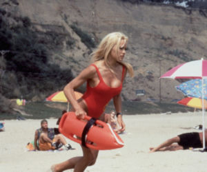 Pamela Anderson w serialu Słoneczny Patrol