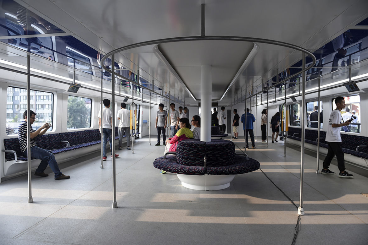 Chiny testują futurystyczny autobus.