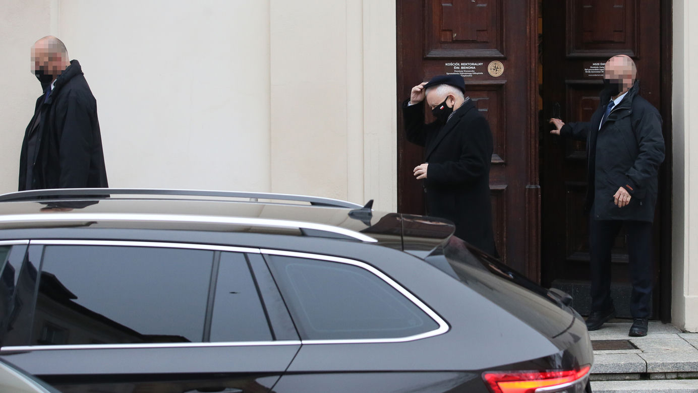 Jarosław Kaczyński jak co niedziela pojechał na mszę do kościoła św. Benona