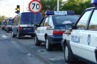 Policjant z drogówki nie miał prawa jazdy i od wielu lat jeździł radiowozem. Wszystko wyszło na jaw przez stłuczkę
