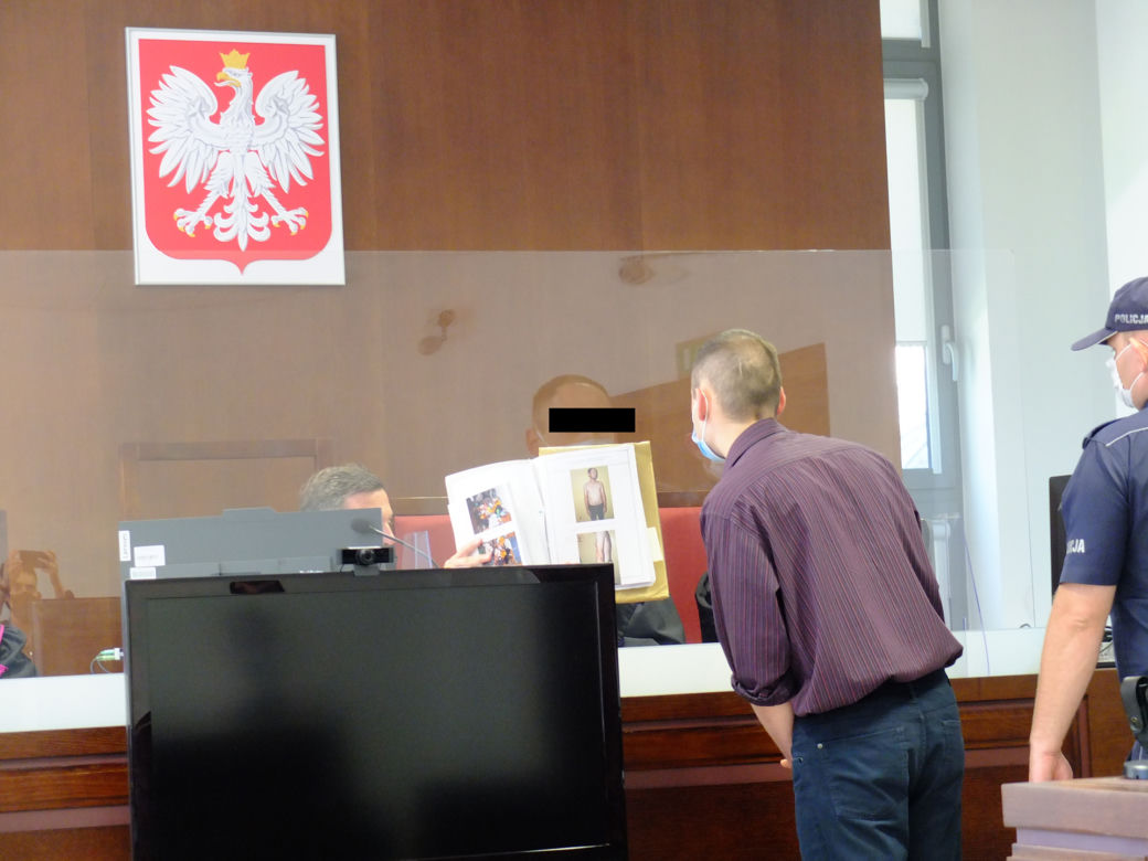 Zabił ojca, matka pomagała mu zacierać ślady. Do tragedii doszło przez ojca?