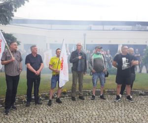 Związkowa Solidarność w MAN BUS nadal protestuje! Dziś przed zakładem było głośno