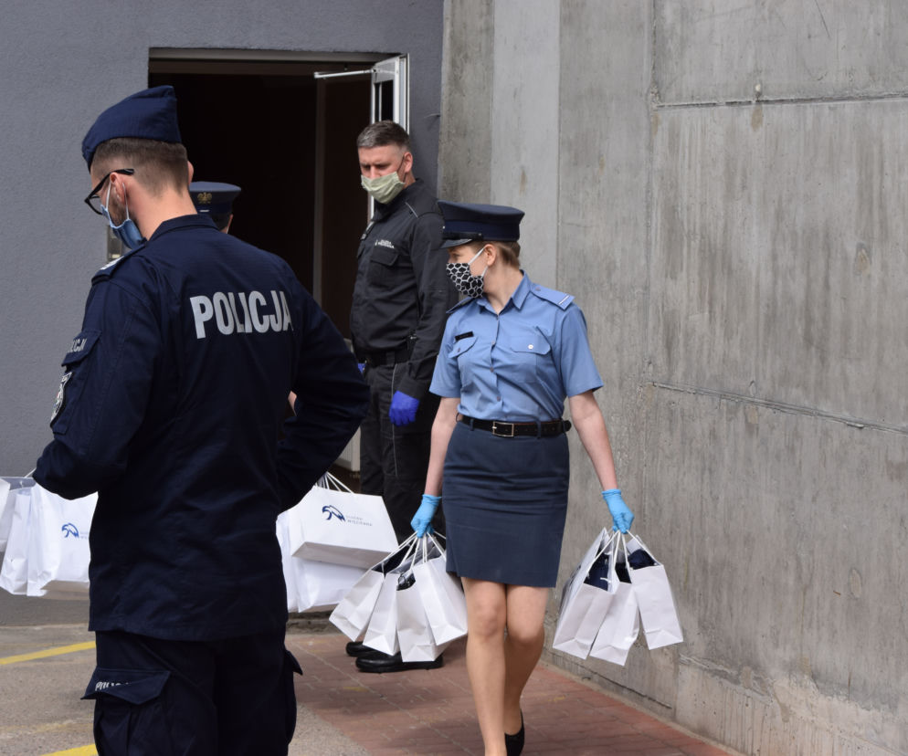 Białystok. Więźniowie uszyli policjantom maseczki ochronne