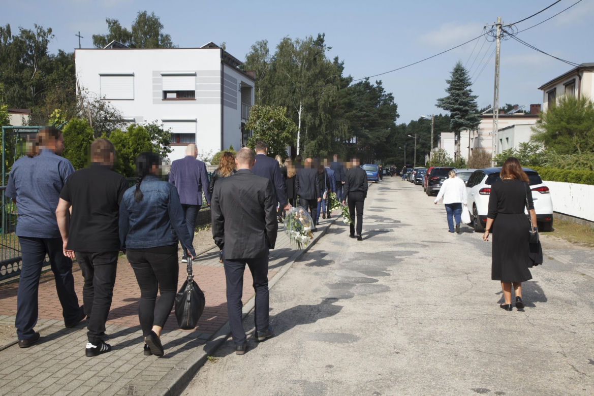 "Ślub wezmą teraz w niebie". Pogrzeb ofiar wypadku w Świecy