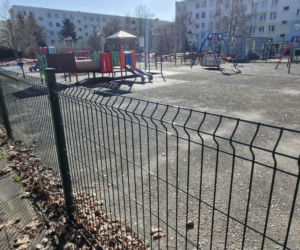 Dramatyczny wypadek na placu zabaw przy ulicy Malinowskiego w Toruniu