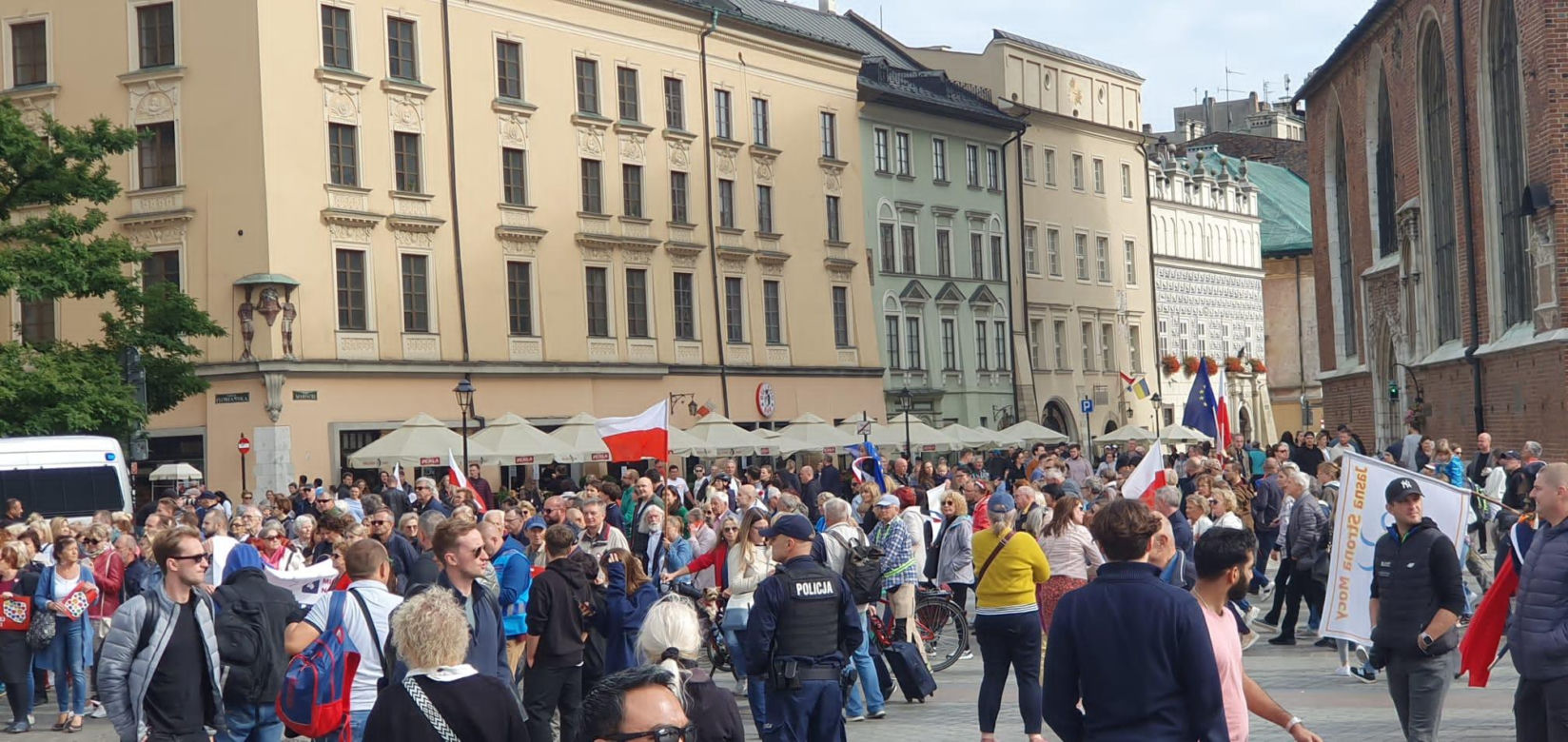 Przez Kraków przeszedł marsz solidaryzujący z warszawskim Marszem Miliona Serc