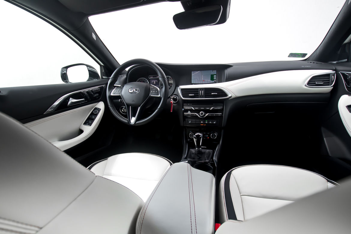 Infiniti Q30 1.6t Premium Tech Gallery White