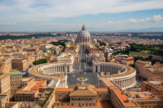 Watykan to najmniejsze państwo świata. Kto otrzymuje tam obywatelstwo?
