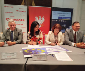 Dwie lokalne inwestycje z wysokim wsparciem unijnym. Umowy na budowę wiaduktu warszawskiego w Siedlcach i rozwój bioróżnorodności w Mrozach – już podpisane!