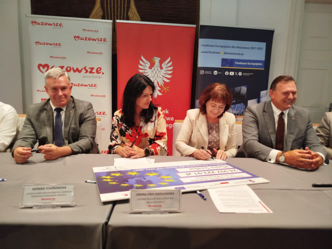 Dwie lokalne inwestycje z wysokim wsparciem unijnym. Umowy na budowę wiaduktu warszawskiego w Siedlcach i rozwój bioróżnorodności w Mrozach – już podpisane!