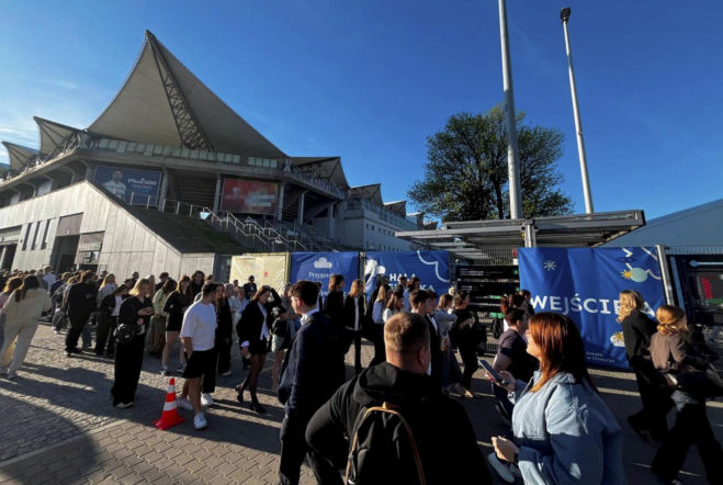 Ponad 8 tys. uczniów zdaje maturę inaczej. Miasteczko na stadionie Legii