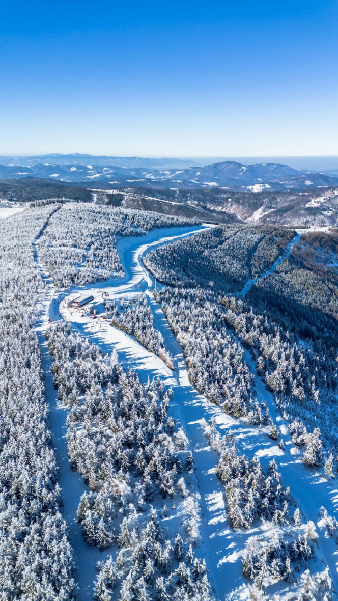 Sezon narciarski w Beskidach. Stoki są naśnieżane
