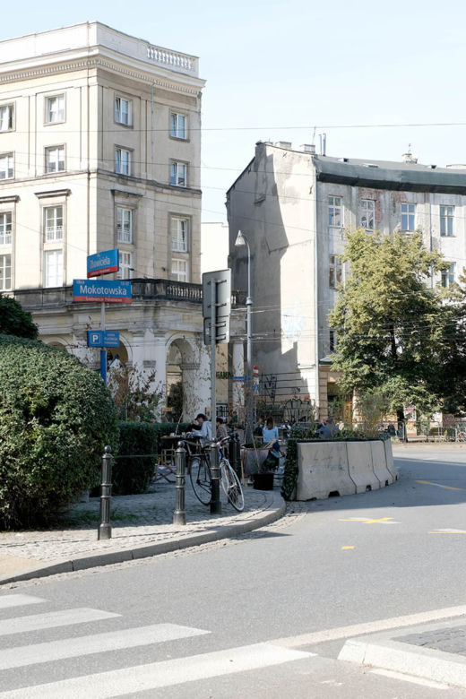 Zwężone ulice na placu zbawiciela