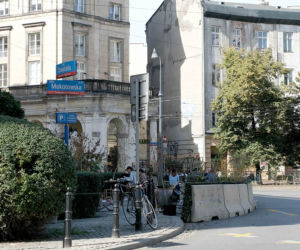 Zwężone ulice na placu zbawiciela