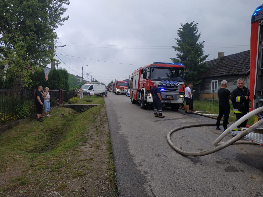Groźny pożar domu pod Kielcami