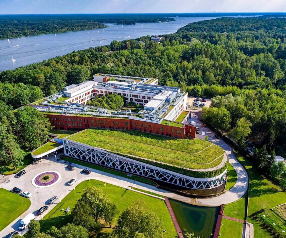 Pomaganie Buduje 2026. Jak polskie budownictwo zamienia relacje i sportową rywalizację w realną pomoc?