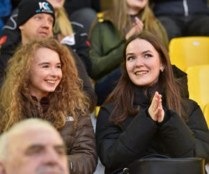 PRES Grupa Dewloperska Toruń - Abramczyk Polonia Bydgoszcz, zdjęcia kibiców i zawodników z pożegnania Adriana Miedzińskiego