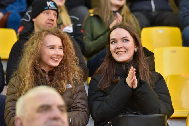 PRES Grupa Dewloperska Toruń - Abramczyk Polonia Bydgoszcz, zdjęcia kibiców i zawodników z pożegnania Adriana Miedzińskiego