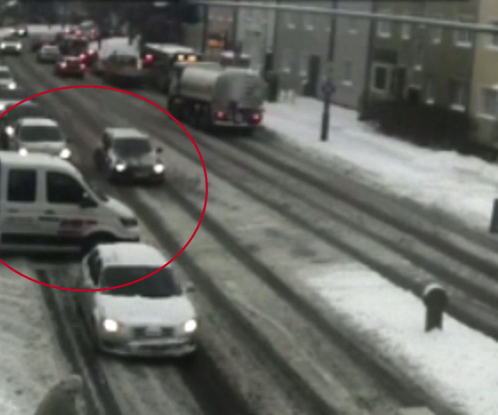 Olsztyn. Wjechał na skrzyżowanie na czerwonym. Zderzyły się trzy auta