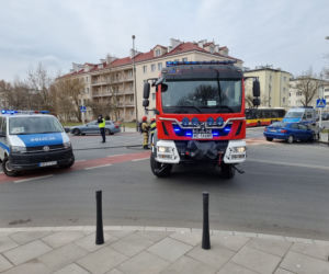 Wypadek samochodowy na Kamionku. Auto stanęło w płomieniach
