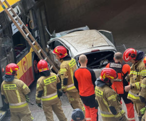 Autobus miejski wjechał w przejście podziemne przy Dworcu Zachodnim