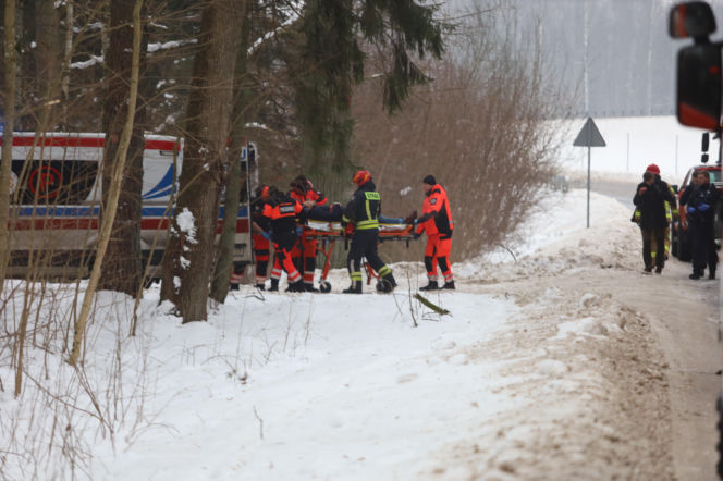 Poważny wypadek na Warmii i Mazurach. Lód paraliżuje region