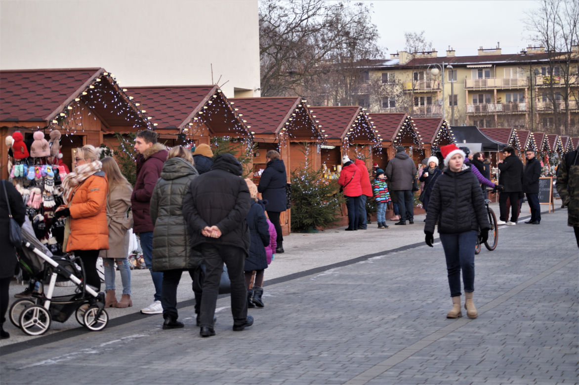 Magia świąt w Fordonie! Trwa Akademicki Jarmark Bożonarodzeniowy [ZDJĘCIA]