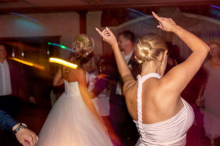 Grudzień to idealny miesiąc na ślub? Ksiądz wyjaśnia, czy huczna zabawa w adwencie to dobry pomysł