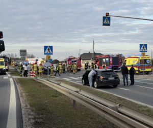 Koszmarna kraksa kilku aut na drodze krajowej pod Warszawą. Lądował śmigłowiec LPR