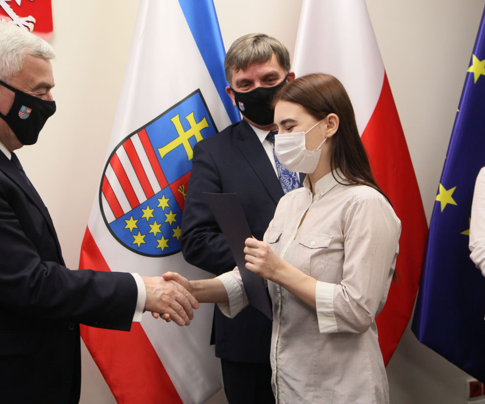 Stypendia dla studentów ze Wchodu od samorządu województwa świętokrzyskiego