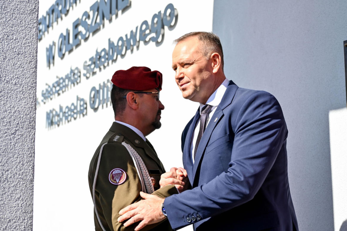 Sierż. Michael Ollis patronem Centrum Kultury w Olesznie