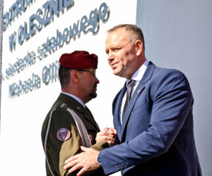 Sierż. Michael Ollis patronem Centrum Kultury w Olesznie