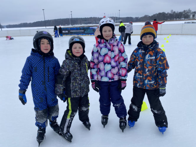 Lodowisko w Centrum Rekreacyjno-Sportowym Ukiel