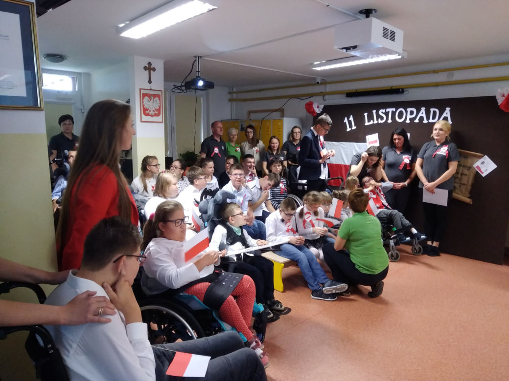 Głuchonieme dzieci zaśpiewały hymn. Wszystko dzięki nowoczesnej technologii