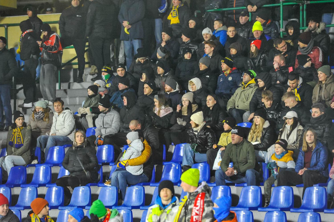 Elana Toruń - Zawisza Bydgoszcz 1:1, zdjęcia kibiców, opraw i piłkarzy ze Stadionu Miejskiego im. Grzegorza Duneckiego