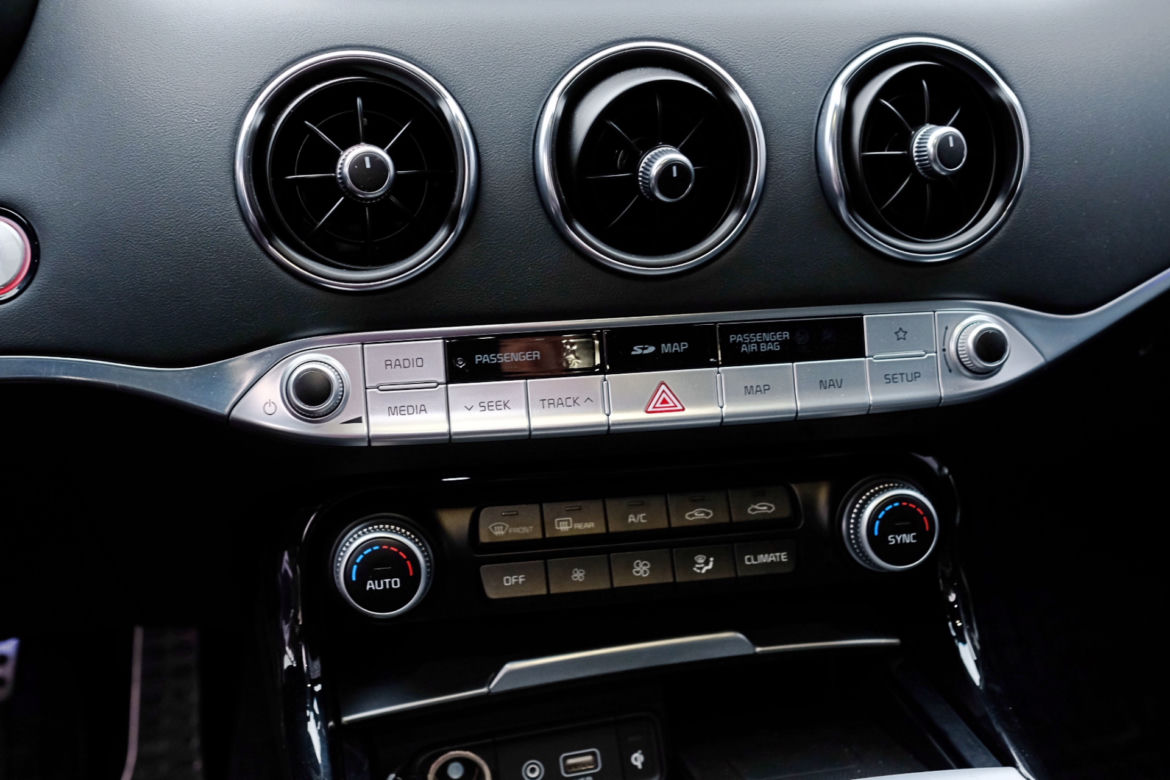 Kia Stinger 2.0 T-GDI 255 KM GT Line w polskiej policji