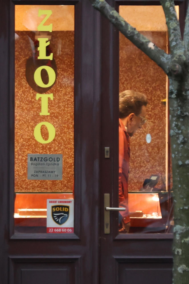 Paweł Wilczak szuka złota w w lombardzie