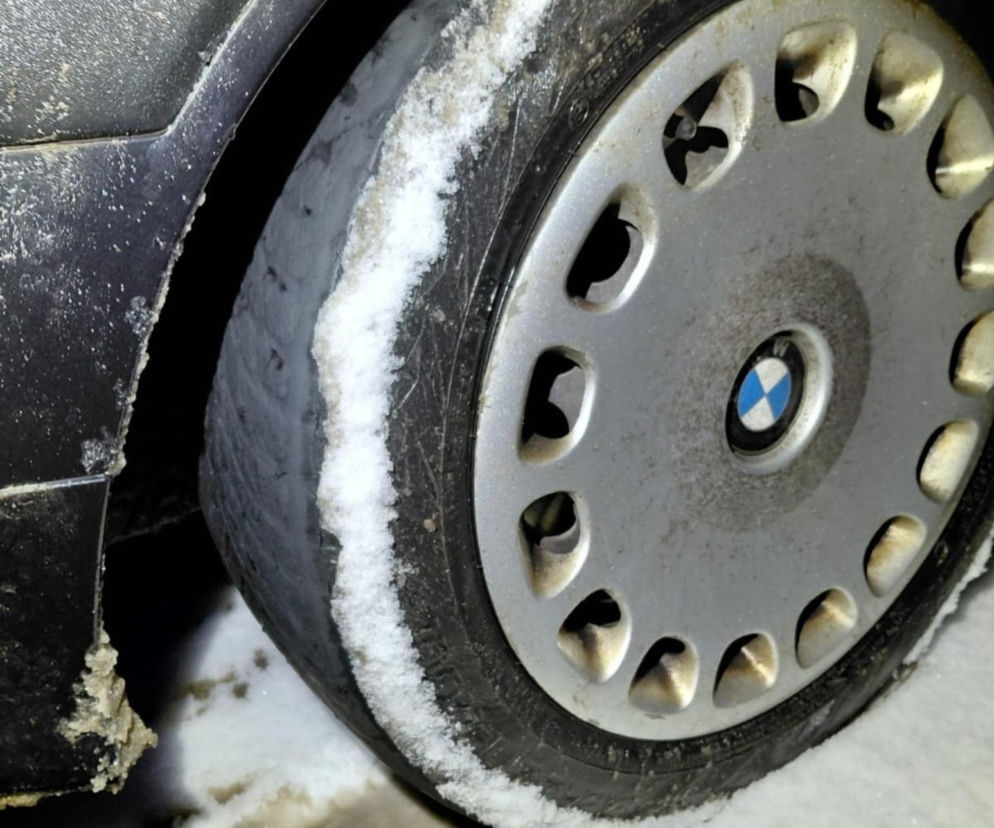Na łysych oponach mknął po śniegu i lodzie. 25-latek z BMW słono zapłaci