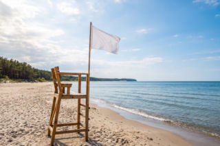 Sinice Pogorzelica. Czy w Pogorzelicy można się kąpać 21.08? Flaga, warunki pogodowe
