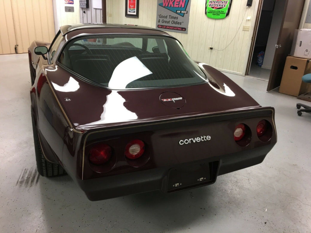 Corvette C3 z przebiegiem 1447 mil 