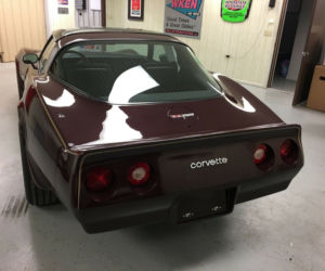 Corvette C3 z przebiegiem 1447 mil 