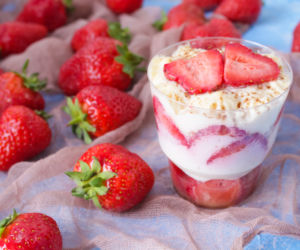 Truskawki z mascarpone: przepis na pyszny deser