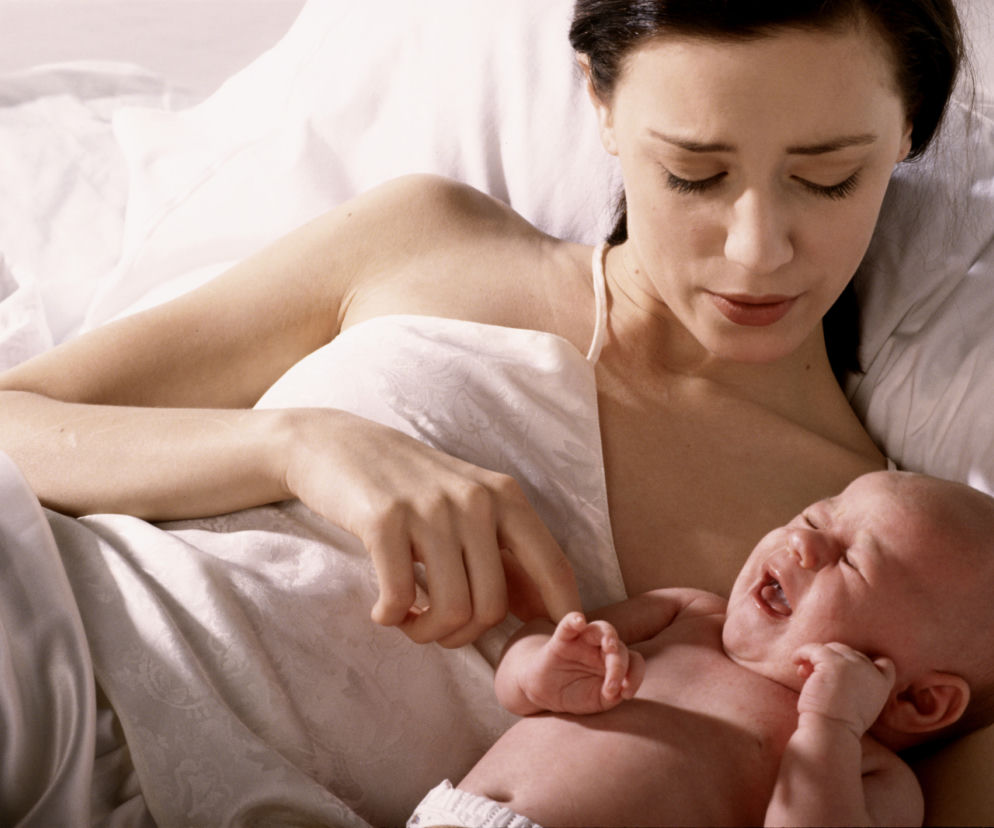 Baby blues młoda mama szybciej zwalczy, jeśli będzie miała wokół siebie życzliwe osoby.