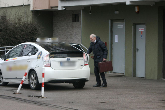 Macierewicz musi się wozić taksówką