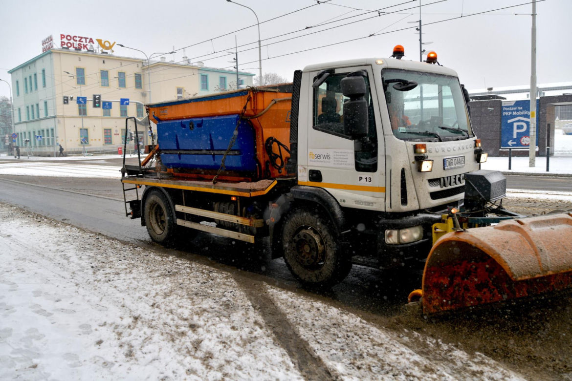 Atak zimy w Polsce! Śnieg zasypał miasta i wsie [ZDJĘCIA]