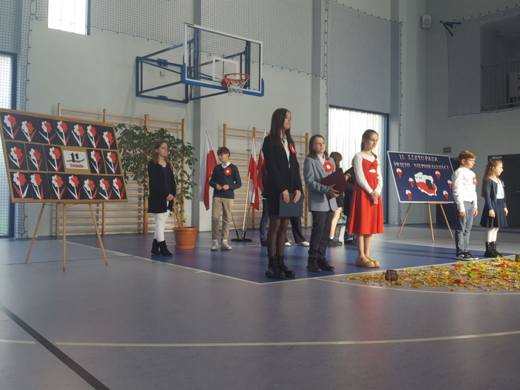 "Szkoła do hymnu" w Szkole Podstawowej nr 3 w Lesznie