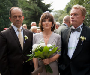 Lekarze 3 sezon. Leon (Jacek Koman), Gustaw Keller (Daniel Olbrychski), Krystyna (Elżbieta Starostecka)