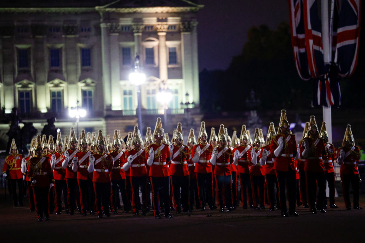 Próbne przemarsze przed pogrzebem Elżbiety II. Królewskie służby ćwiczą pogrzeb brytyjskiej monarchini